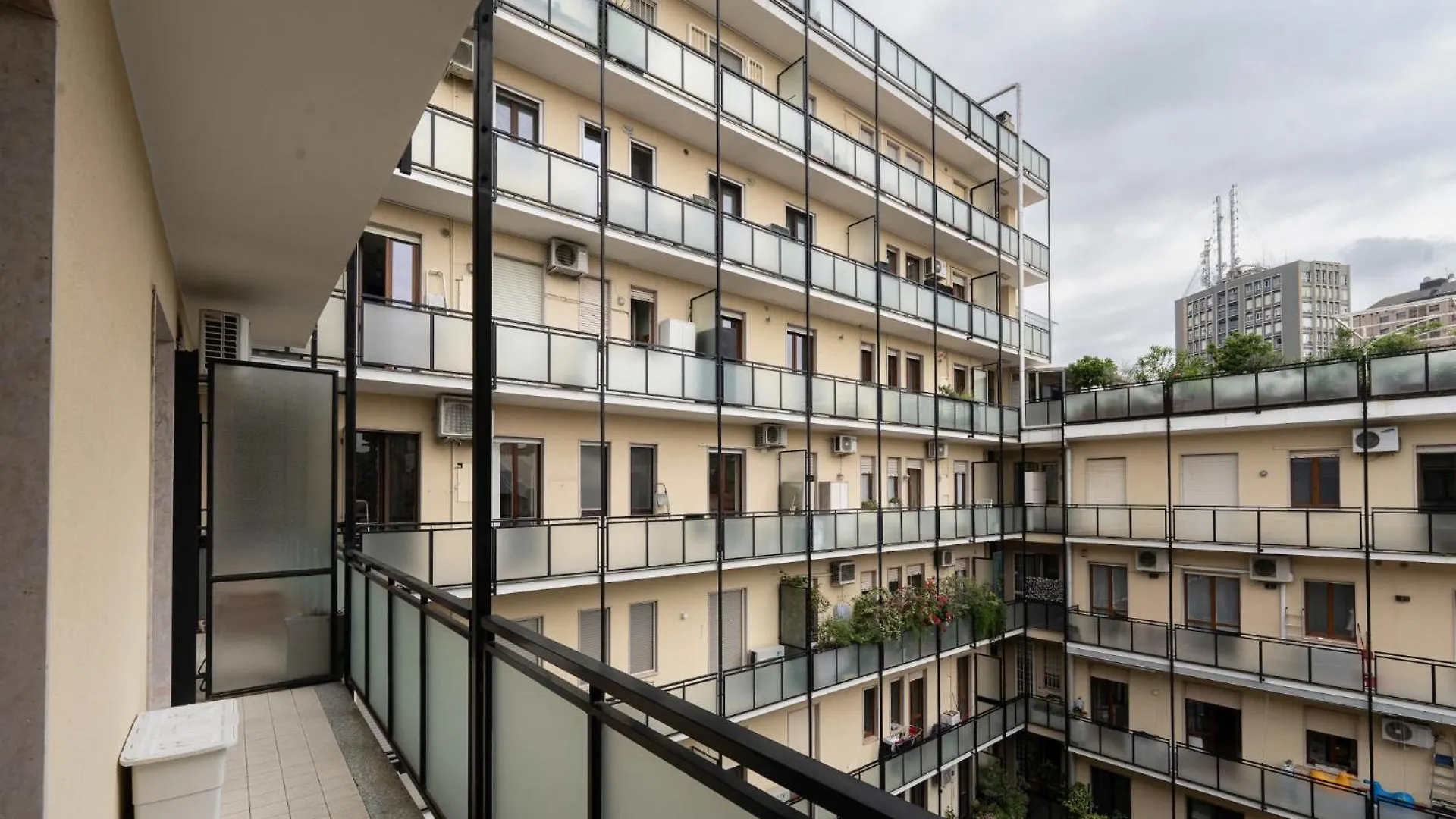 Apartment Elegant Suite In The Heart Of Milan Italy