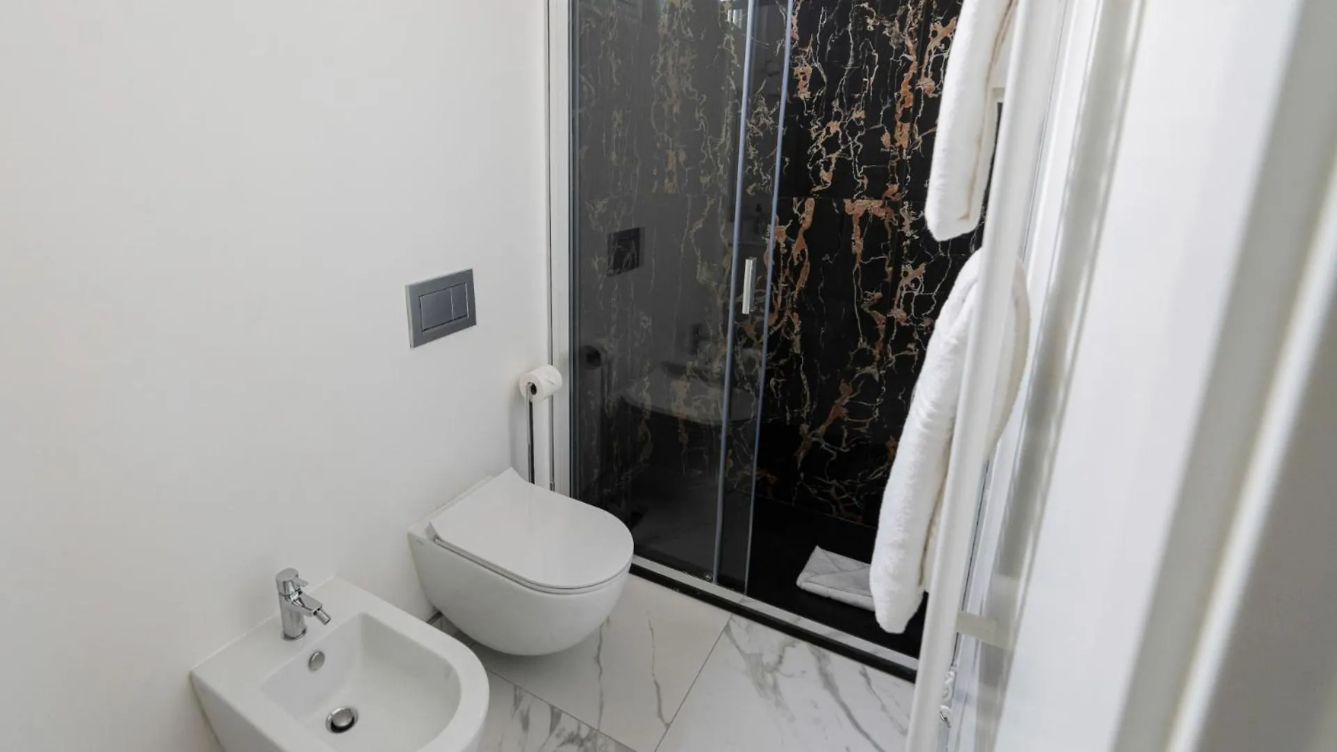 Elegant Suite In The Heart Of Milan 0*,
